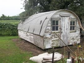 Quonset hut ( WW II )