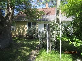 HOUSE FOR SALE AT AUCTION AT 2 ON SUNDAY