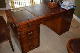 Starbay Richelieu Desk W 160 D 85 H 78 cm or 63 W 34 D 31 Inches