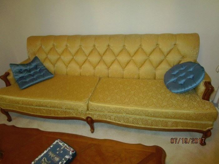 Classic Sofa - 8'