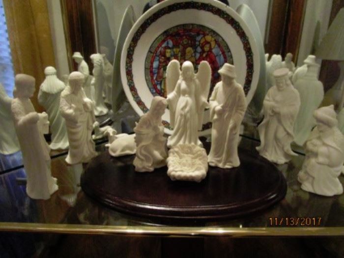 Nativity - 9 pieces and an angel 