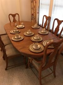 Nice Table and 6 Chairs