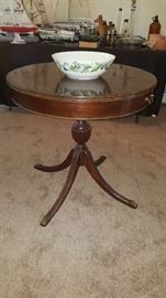 Pedestal accent table