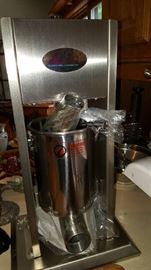 commercial quality sausage machine/maker