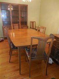 Mid Century Basic Witz Furniture, Dining Table 2 Leaves, 2 Arm Chairs, 4 Side. Had Custom Pads