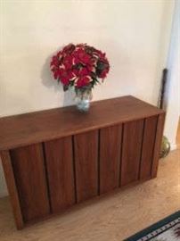 STEREO CABINET WITH DETACHED SPEAKERS