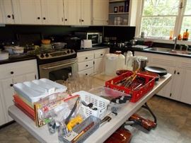 kitchen misc and appliances, kenmore vac under table