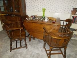 nice oak drop leaf table and 4 chairs