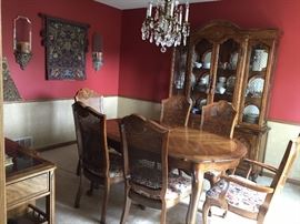 Bernhardt Hibriten Dining Room Set 64"X42" w/2 18" leaves w/6 chairs, hutch, granite topped buffet. Excellent condition.