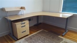 Great desk system with matching lockable file cabinet. 