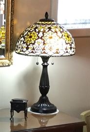  Close shot of the Dale lamp