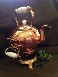 Good-looking tilt copper tea pot