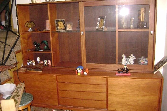 THE CHINA CABINET DOORS SLIDE HORIZONTALLY BACK AND FORTH TO HAVE OPEN SPACE AREAS-----BOTTOM AREA HAS 4 DRAWERS IN THE MIDDLE