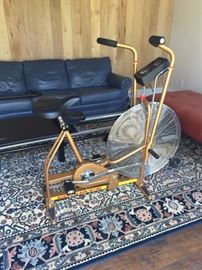 $75 - Vintage Karastan 9X12 wool rug 