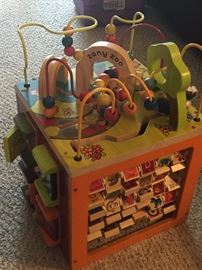 $30 - Toddler wooden playcenter