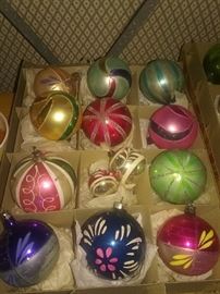 Vintage Christmas tree ornaments...hand painted..round shape