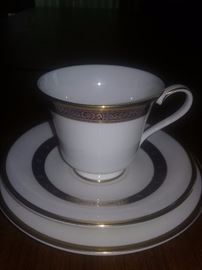 Royal Doulton "HARLOW " pattern  tea cup..saucer ..bread plate...sixteen  cups/saucers total