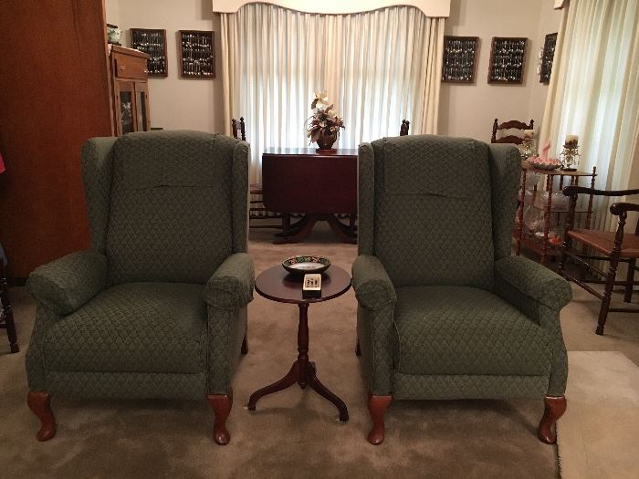 Pair of matching LA-Z-BOY wing back recliners, priced separately