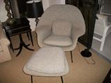 1946 KNOLLS SAARINEN WOMB CHAIR & FOOTSTOOL