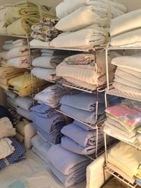 Mannnnny linens