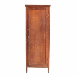 Early 20th Century Tiger Oak Wardrobe: An early 20th century tiger oak wardrobe. This unit features a dark stained exterior, with an interior shelf, hanger hook, and beveled floral etched mirror.