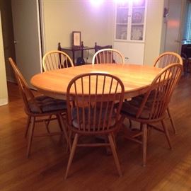 Oak Dining Room Table and 6 Chairs