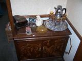 ASIAN-STYLE SERVER, CAMBRIDGE COCKTAIL SET