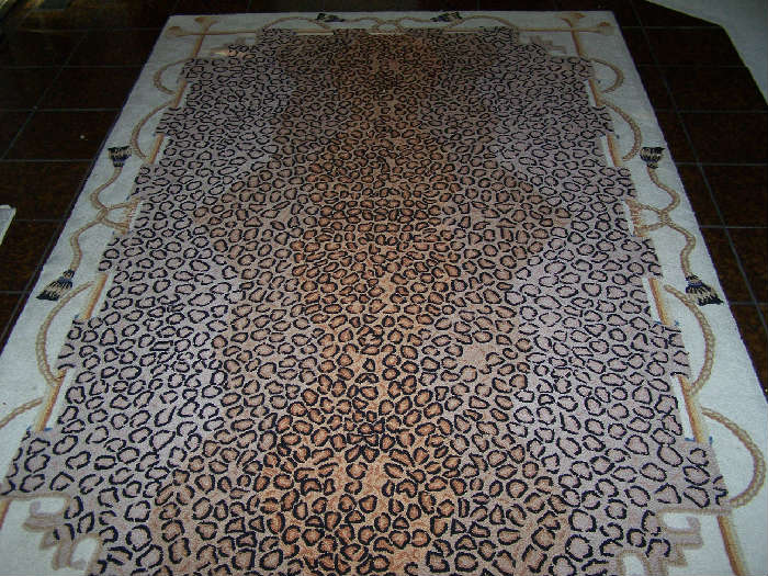 AREA RUG