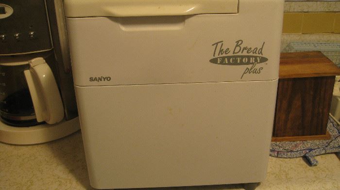 Sanyo Bread Maker Used 1 time but that bread was buttery delicious and so sofftt