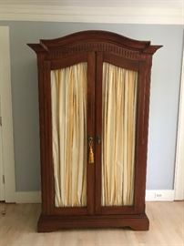 FUNCTIONAL armoire