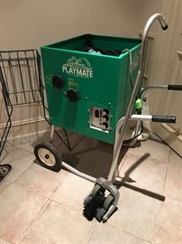 Tennis ball dispenser