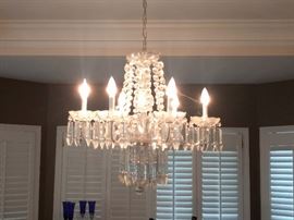 Beautiful, 6-light crystal chandelier.