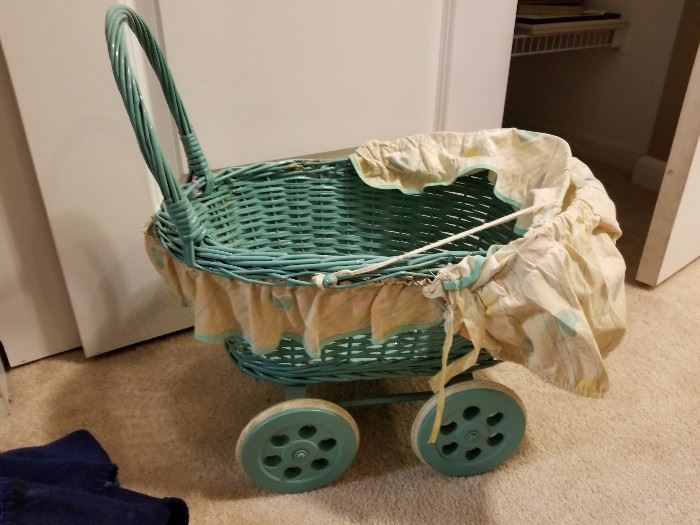 VINTAGE BABY CARRIAGE 
