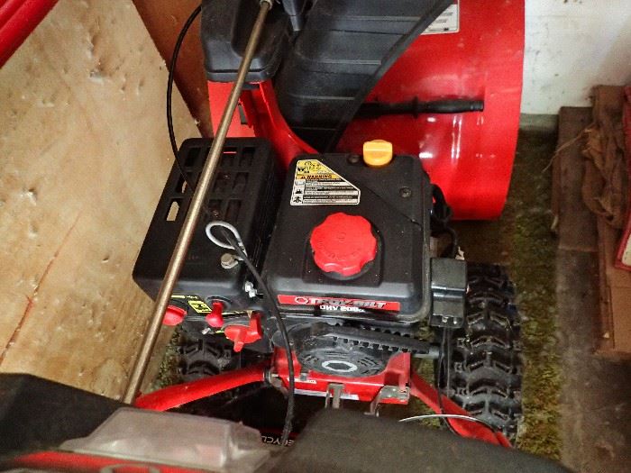 SNOWBLOWER Troy-Bilt / Storm 2620 - 208cc OHV horizontal shaft engine. With manual and paperwork
