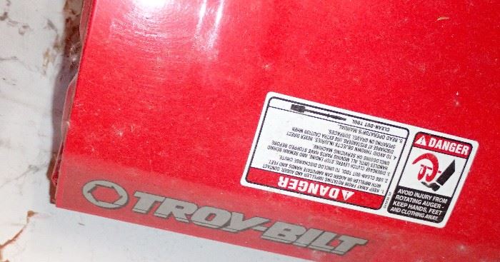SNOWBLOWER Troy-Bilt / Storm 2620 - 208cc OHV horizontal shaft engine. With manual and paperwork