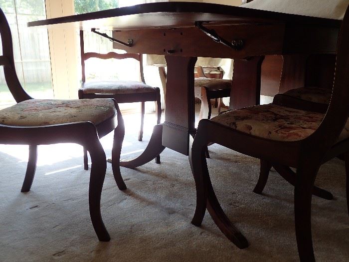 DROP LEAF TABLE WITH LEAVES AND 7 ROSE CARVED CHAIRS