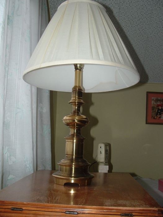 Table lamp, good condition.