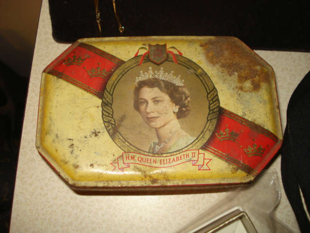 1953 tin box souvenir of Coronation of H.M. Queen Elizabeth II