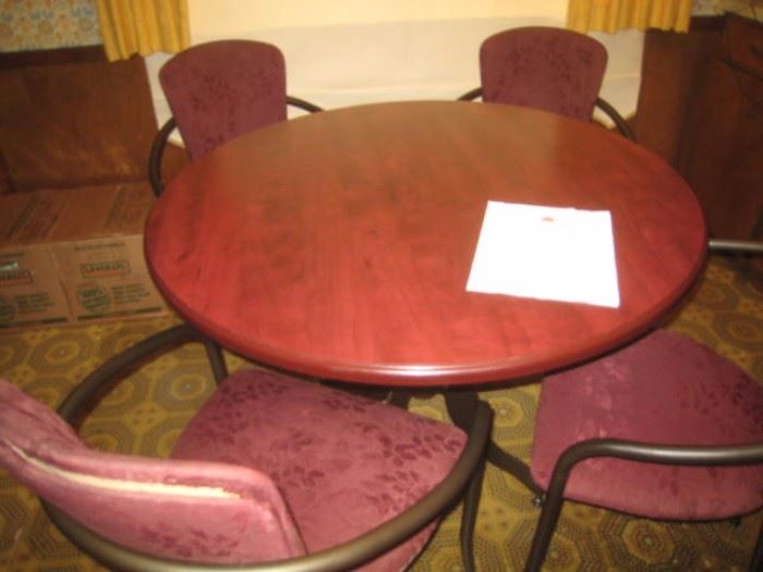 Attractive dinette in great condition