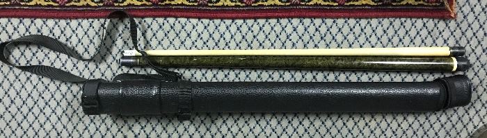 Yale pool cue and case