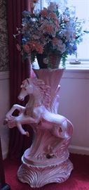 UNIQUE SHOW HORSE,FLOOR PEDESTAL 