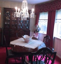 SOLID MAHOGANY, DINNING ROOM, DOUBLE PEDESTAL EXTENSION TABLE WITH 6 CHAIRS, LARGE CHINA CABINET WITH ORIGINAL 'BUBBLE' GLASS