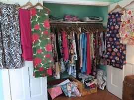 HUNDREDS OF YARDS OF VINTAGE FABRICS AND PATTERNS!