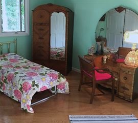 BEAUTIFUL ART DECO BEDROOM! AMAZING CONDITION...