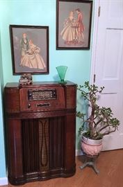 1930'S GENERAL ELECTRIC, TUBE RADIO(WORKING), PAIR OF VINTAGE PRINTS PLANT STAND WITH PLANT