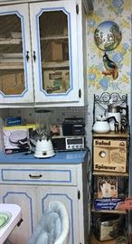 VINTAGE, WORKING OSTER BLENDER , WAFFLE IRON, TOASTER, COFFEE MAKER AND MORE!