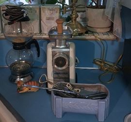 WORKING MEAT GRINDER, GLASS COFFEE MAKER AND ELECTRIC ROASTER