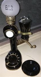 CLOSE UP OF BAR PHONE