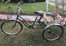 SCHWINN, 1977 "TOWN AND COUNTRY' BICYCLE