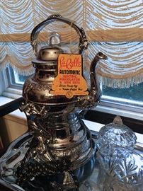 VINTAGE, NEVER USED COFFEE MAKER SERVER